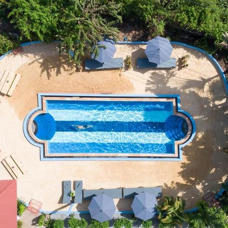 Barefoot Backpacker Resort Siem Reap Exteriör bild
